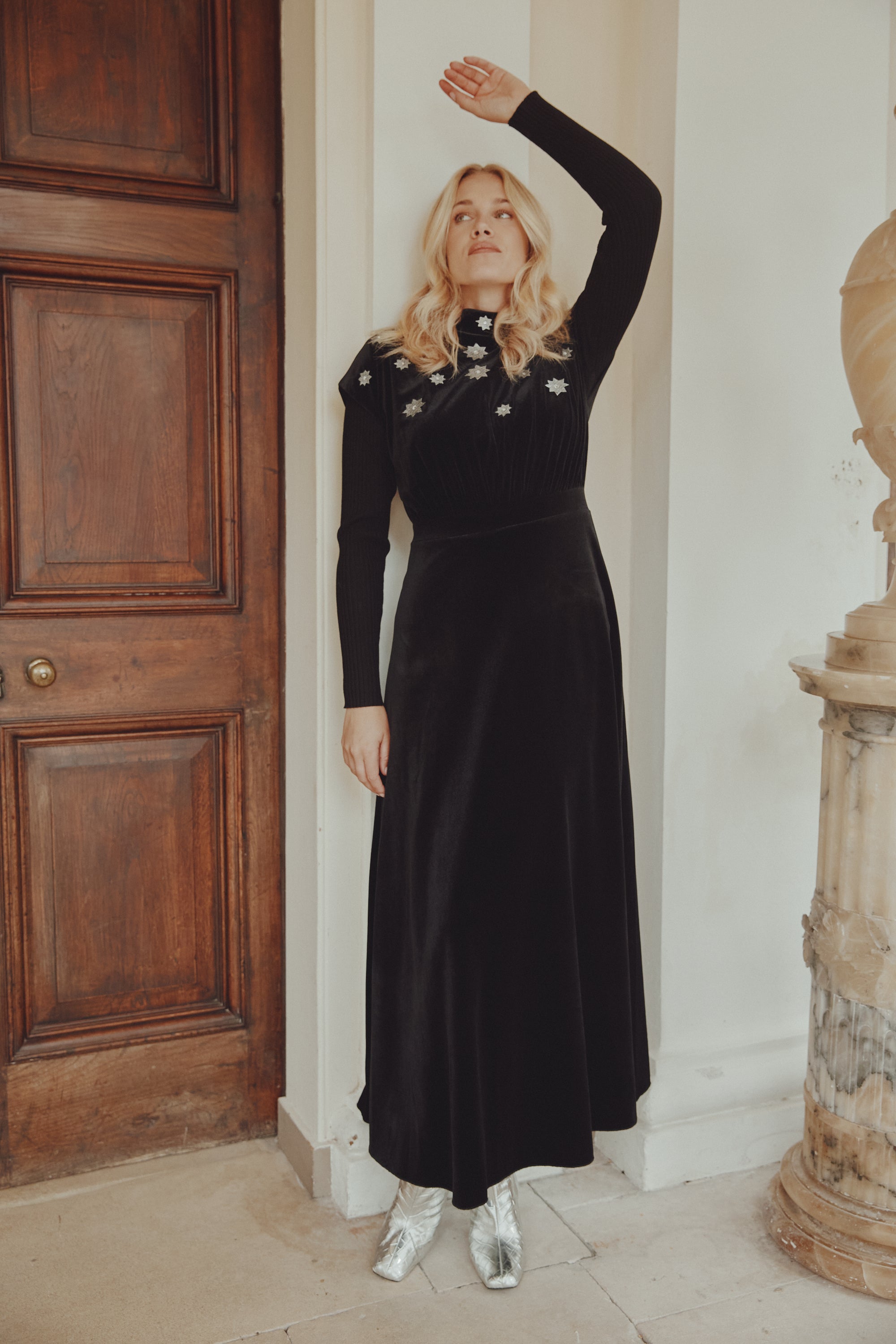 NOIR MIDNIGHT STAR DROPPED SHOULDER SLEEVELESS DRESS