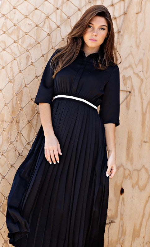 IN:05 SHORT SLEEVE PLEATED DRESS