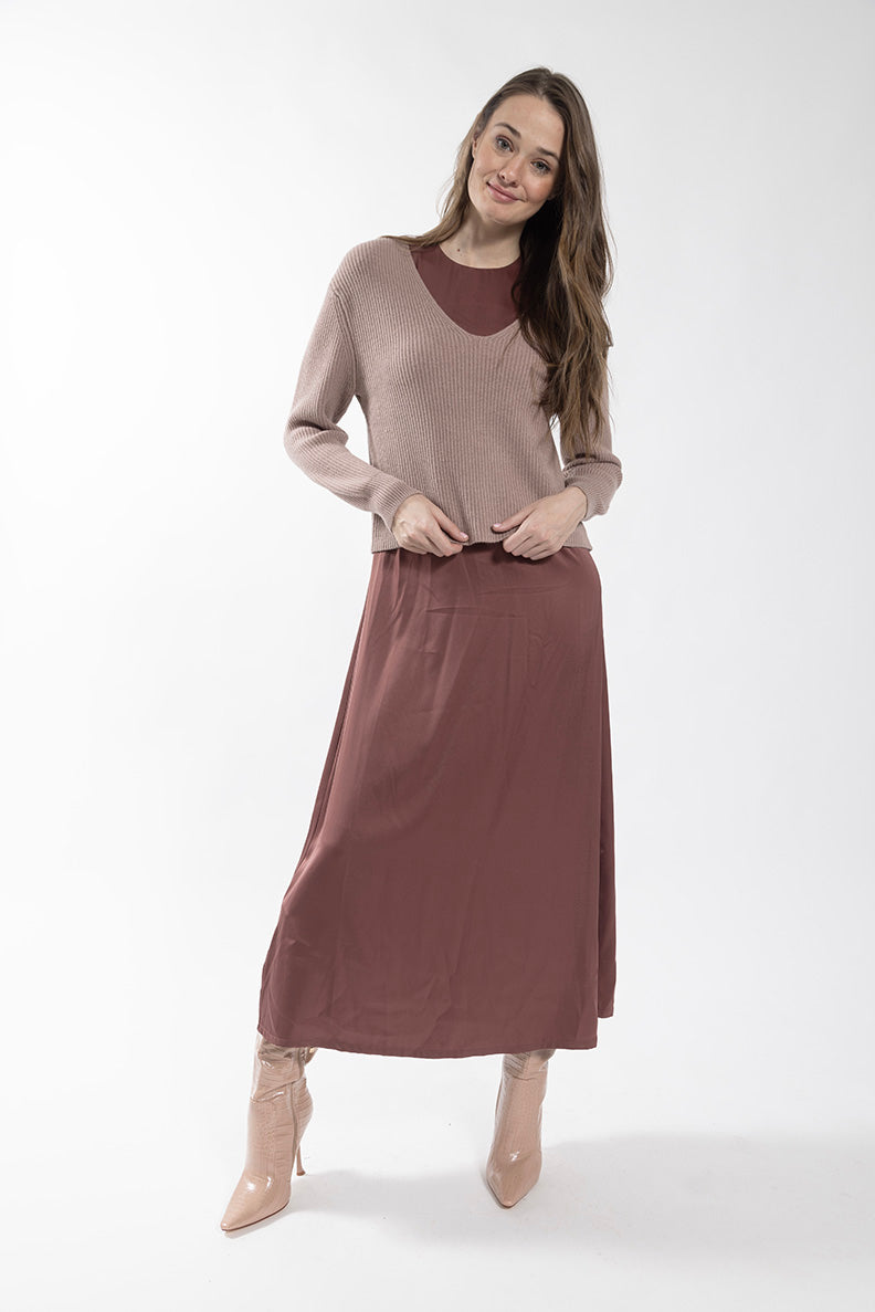 LATITUDE V NECK RIBBED SWEATER