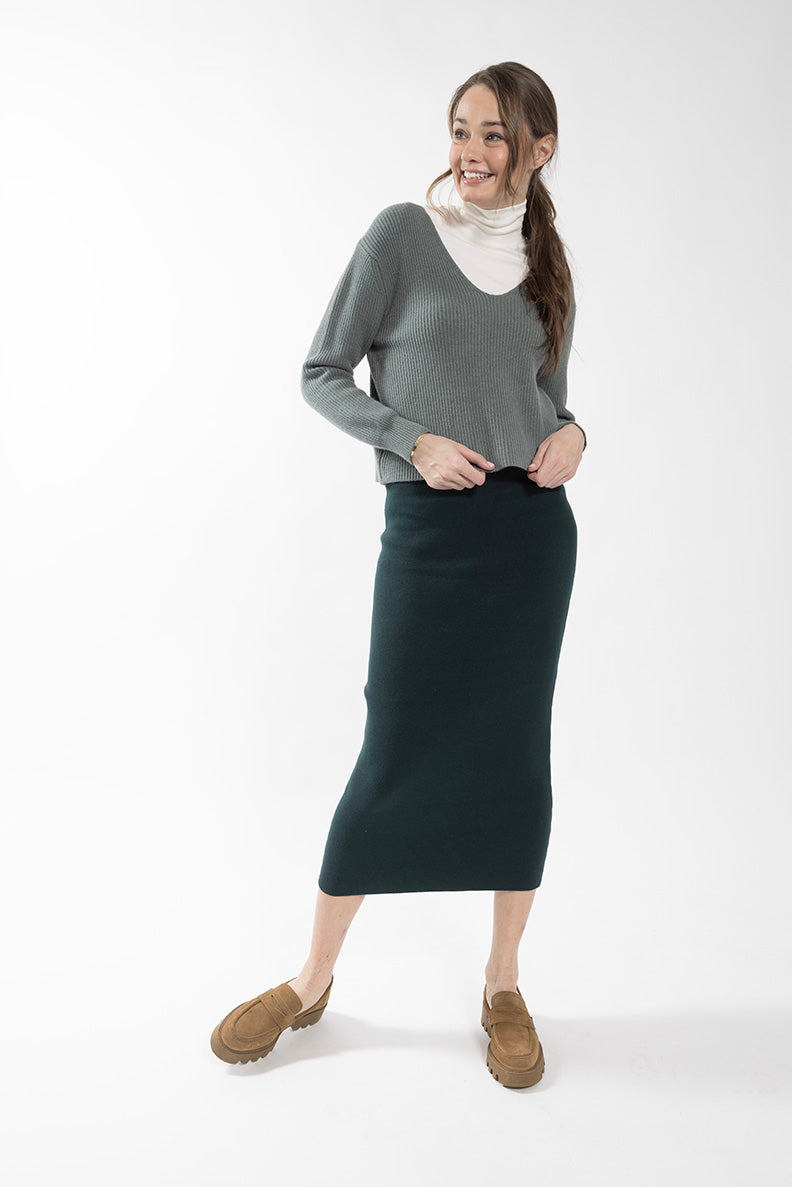 LATITUDE V NECK RIBBED SWEATER