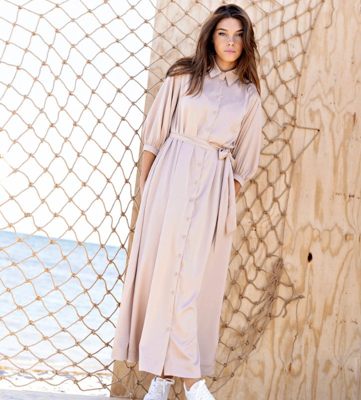 IN:05 SEWN PLEAT BUTTONDOWN DRESS W HIDDEN BUTTONS