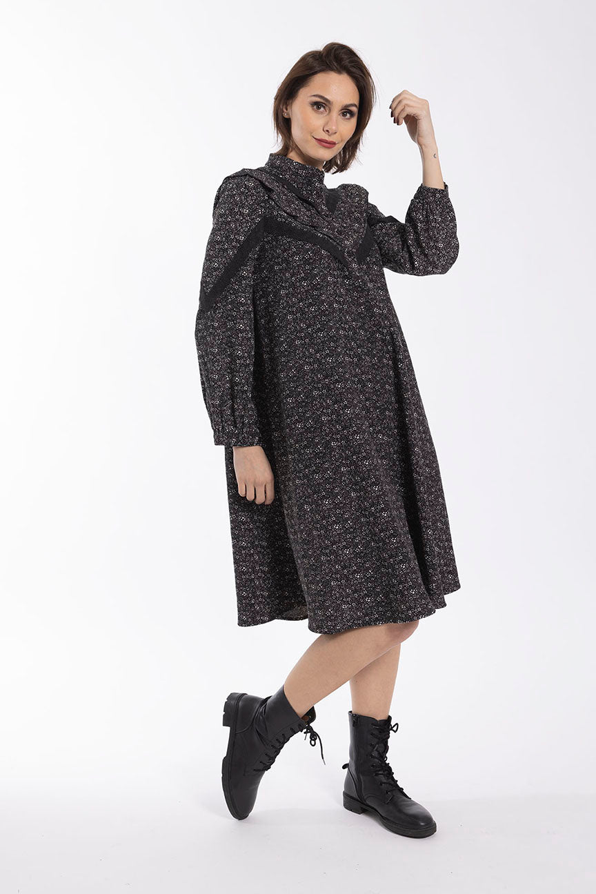 MAPLE & CLIFF FLORAL TRIMMED SWING DRESS