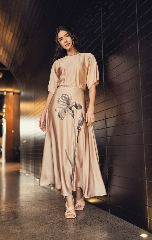 CELINA`S SILKY SHORT SLEEVE DRESS W FLOWER – Blew Boutique