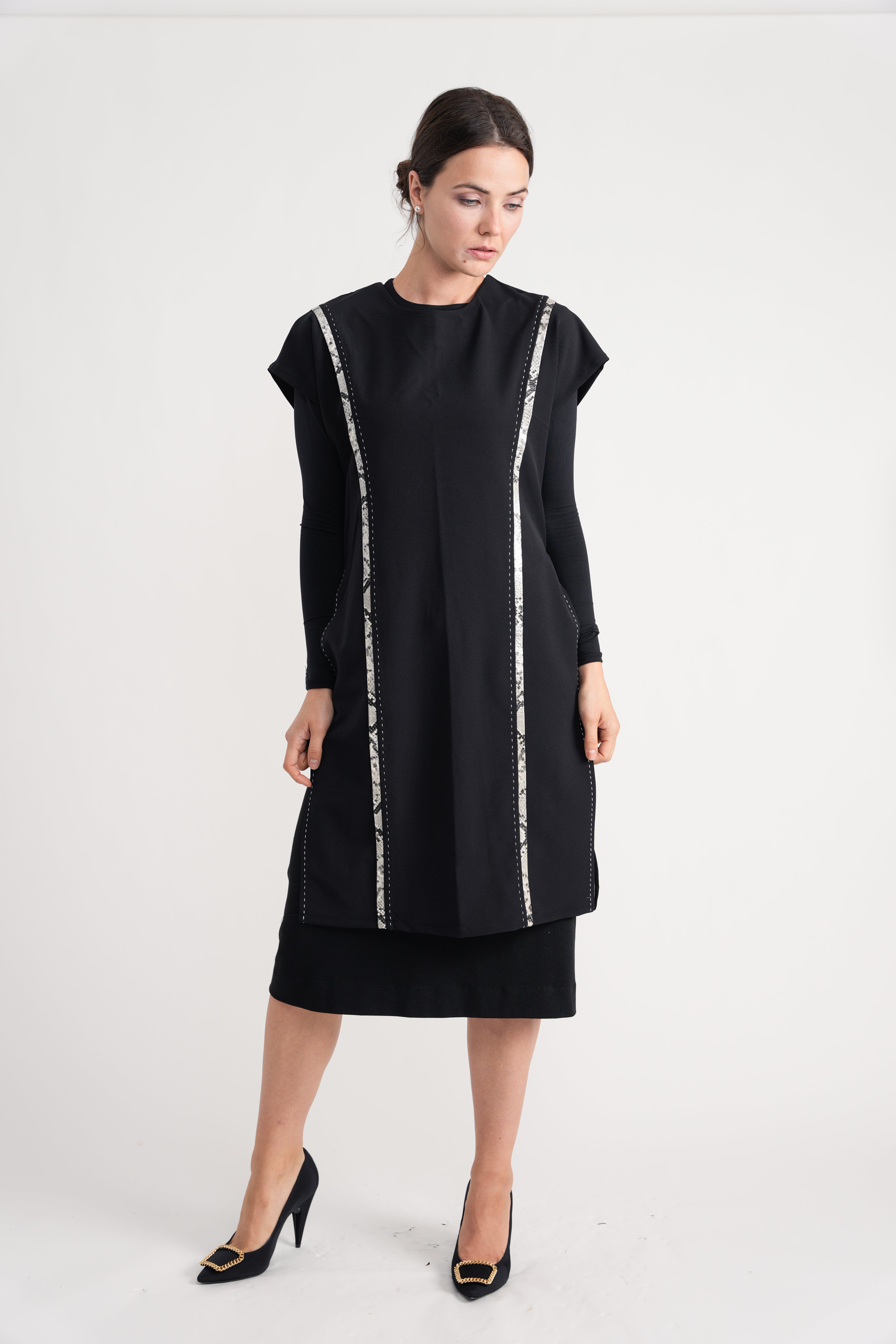 BELISSA SHORT SLEEVE LONG OVELAY TOP W SNAKEPRINTED TRIM