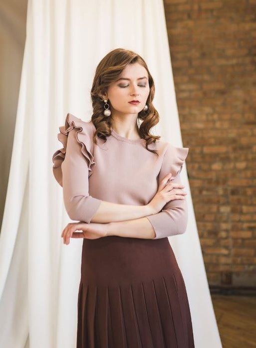 APPARALEL RUFFLE SHOULDER SWEATER