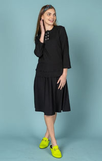 BASIX CLEAR BUTTON FRONT RIBBED TEE