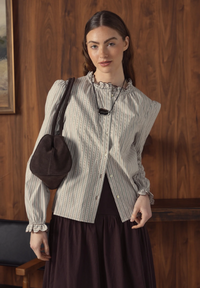 POINT RUFFLE BLOUSE