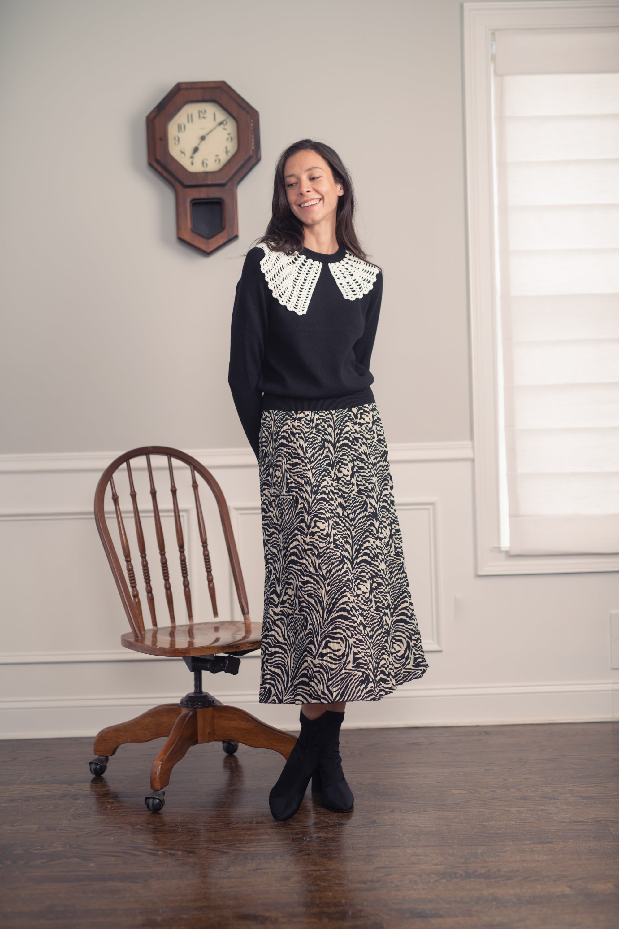 BEIGE KNIT COLLAR SWEATER