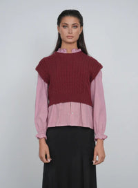 POINT CABLE KNIT VEST