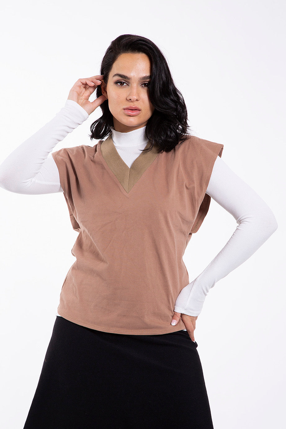 CONCEPT SLEEVELESS V NECK TOP