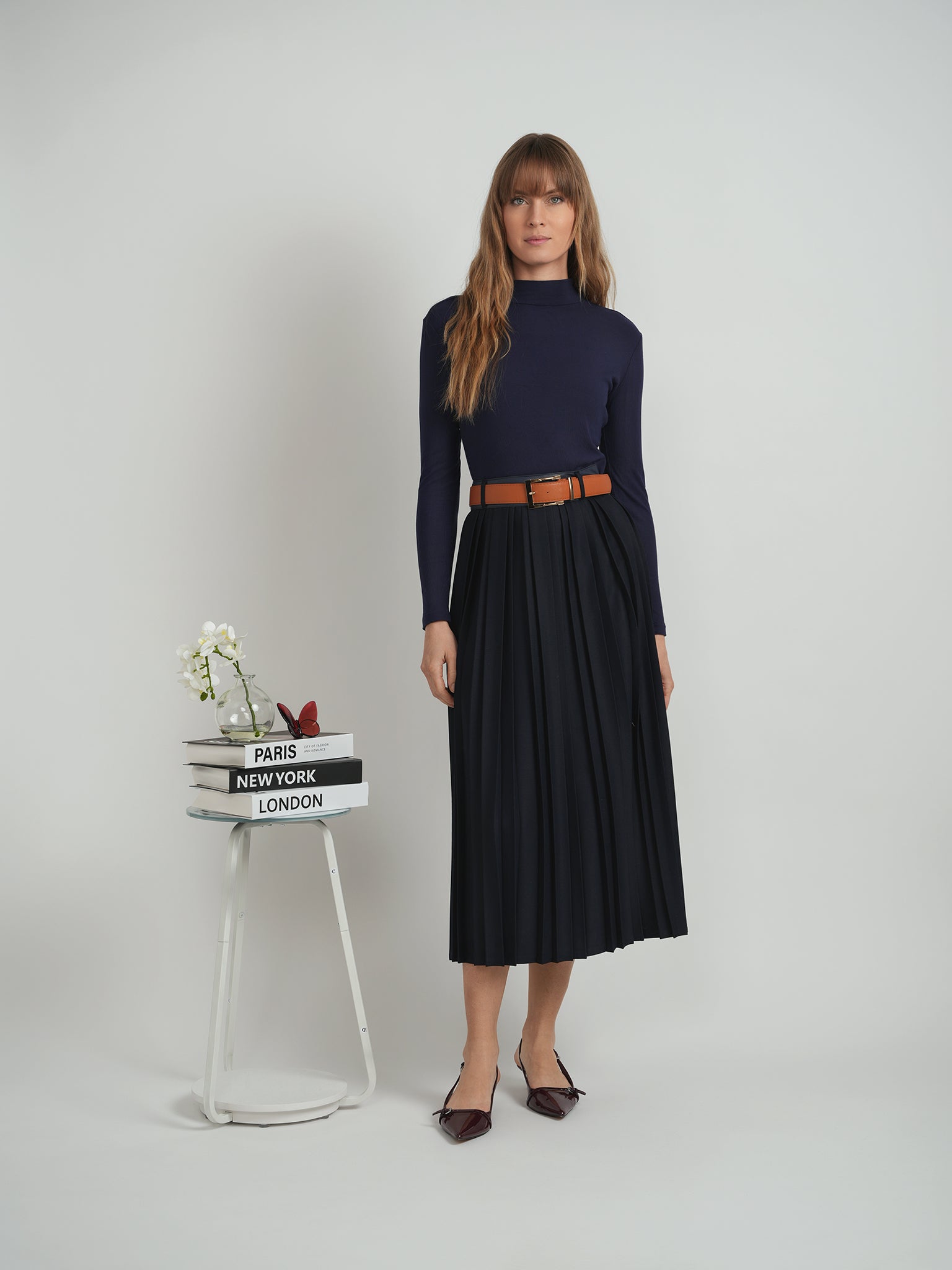 BLANC & NOIR PLEATED SKIRT W BELT