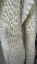 NOIR KNIT TOP W NECK BOW APPLIQUES