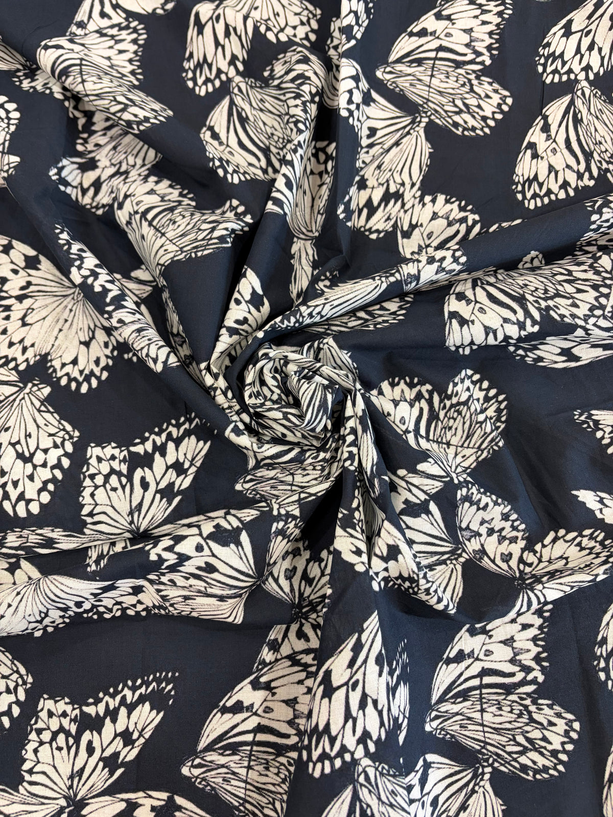 ONE SIZE / BLACK & WHITE BUTTER