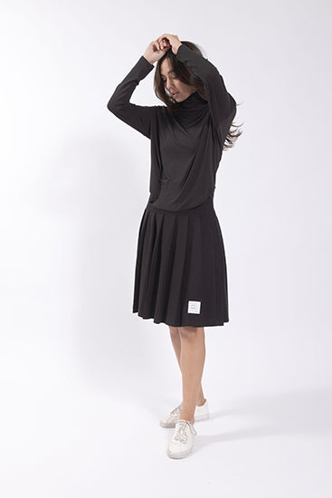 LATITUDE Patched Sweatshirt Pleated Skirt