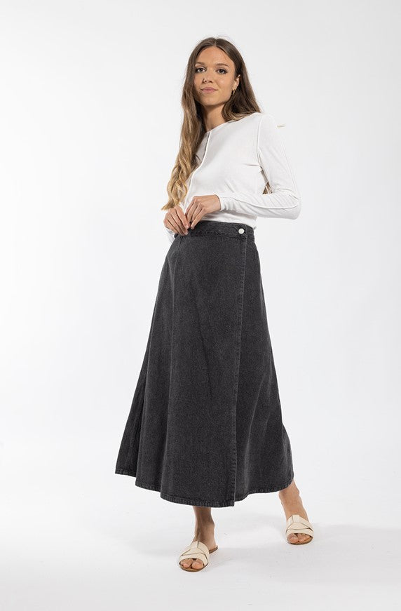 MONN BUTTER REVERSE SEAM TEE