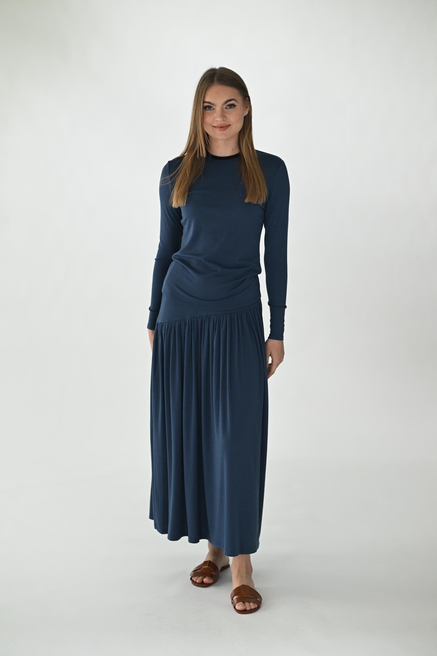 MONN CONTRAST NECK TEE