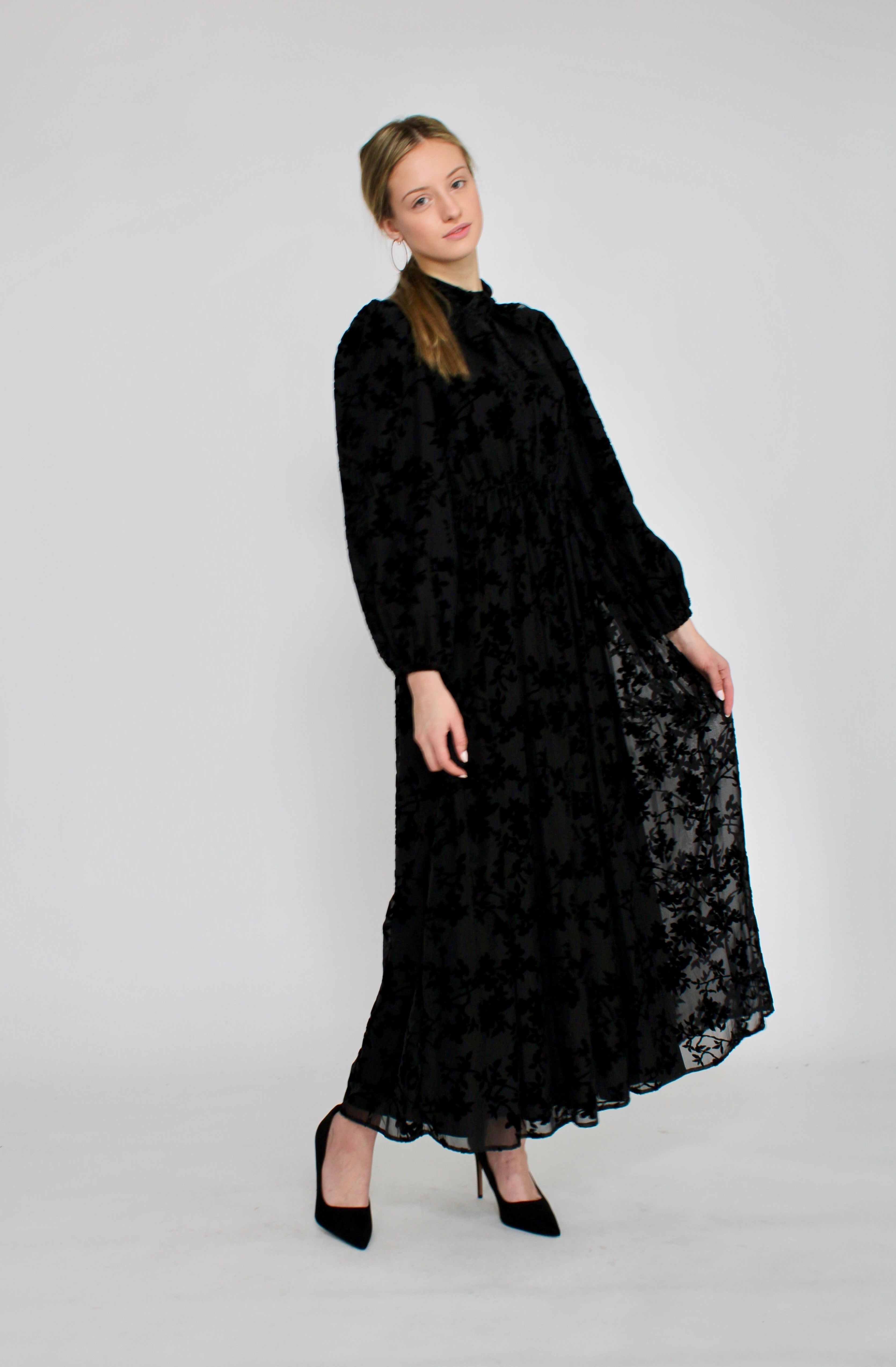 MAPLE & CLIFF VELVET FLORAL DRESS