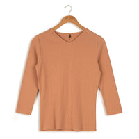 POINT 3/4 SLEEVE V-NECK TOP