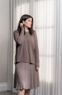 THE SLIM SKIRT OVERSIZED TEE