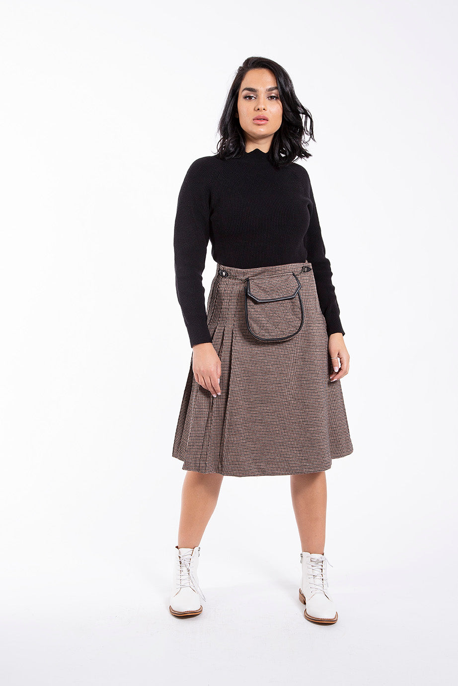 STATIC SCALLOPED EDGE SWEATER