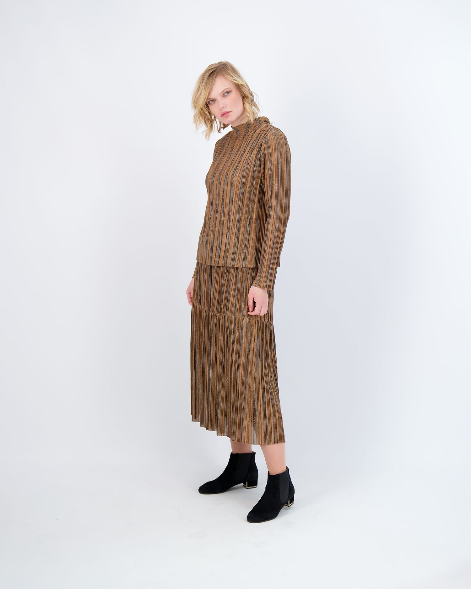 BLANC ET NOIR SHIMMER STRIPED PLEATED SET