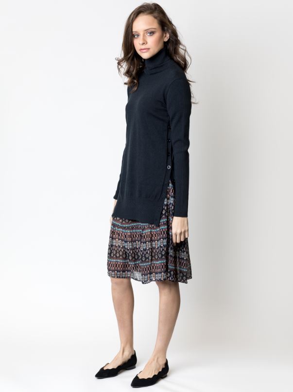 WEEKEND PRINTED DRESS W/ OVERSIZED SWEATER