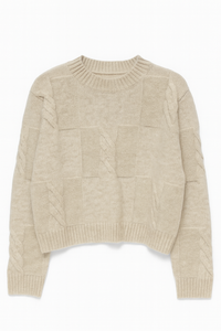 FLAT WHITE KNIT SWEATER W ROUND NECK AND CABLE DETAILS