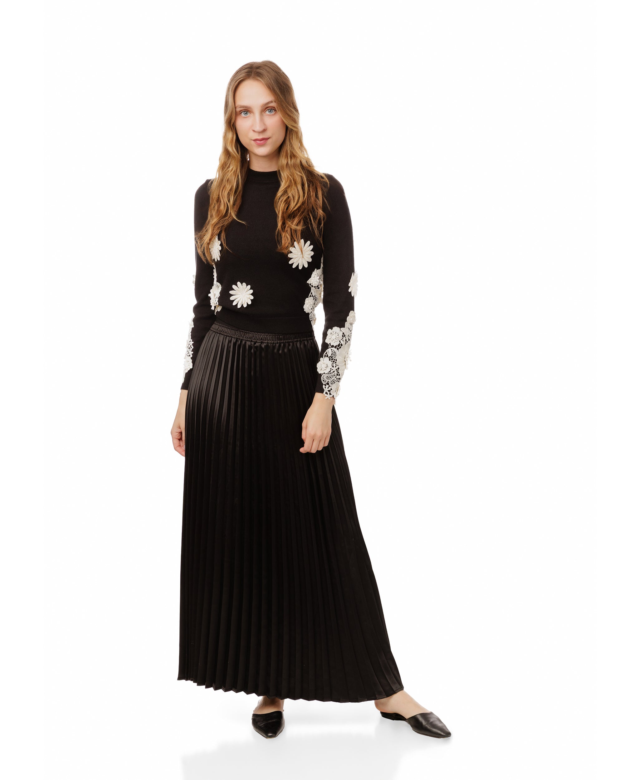 HARPER FLORAL APPLIQUE KNIT TOP