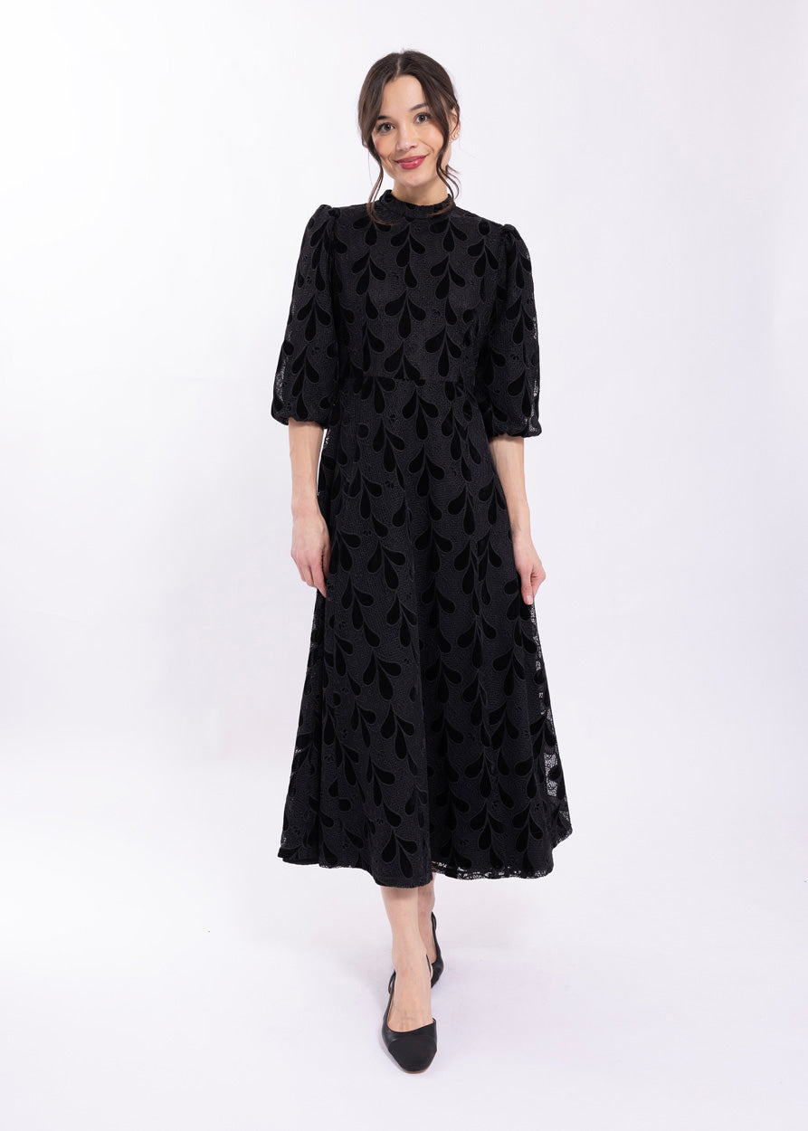 MAPLE & CLIFF CROCHET LACE DRESS